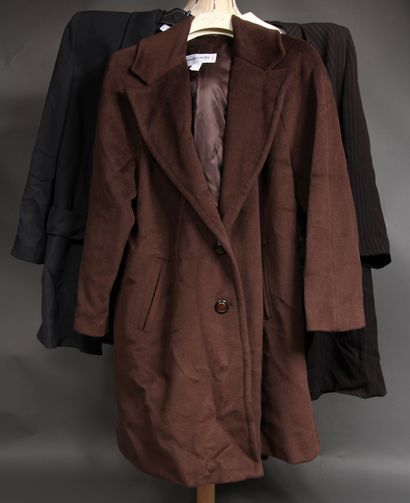 null Pierre CARDIN

Lot comprenant un manteau en lainage marron, un manteau en lainage...