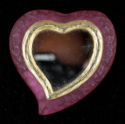 null YVES SAINT LAURENT

Miroir de sac de forme cœur en résine rose et doré

8 x...