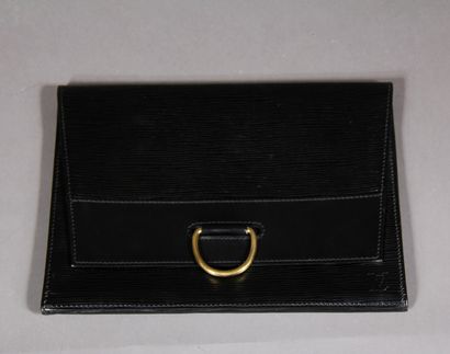 null LOUIS VUITTON

Black herringbone leather pouch with flap and golden metal clasp...