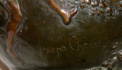 null Joseph Auguste CHERET (1858-1894)

Vase en bronze à patine verte et médaille...