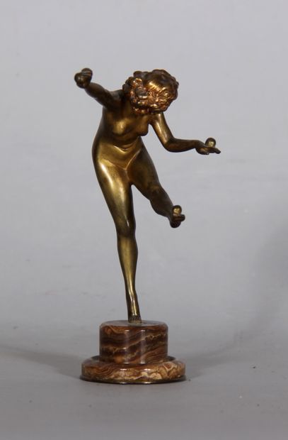 null Claire COLINET (1880-1950)

	La Jongleuse aux trois boules.

	Épreuve en bronze...