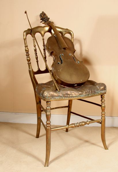null Michel LEVY (1949-)

Alto sur une chaise et lutrin avec partition

Sculptures...