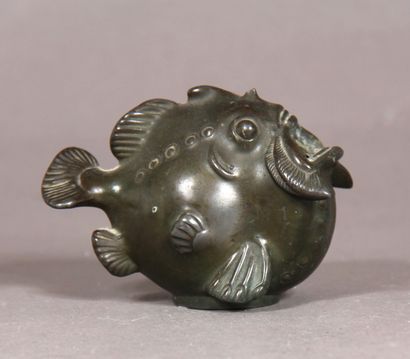 null *Just ANDERSEN (1884-1943)

Petit vase en forme de poisson en métal à patine...