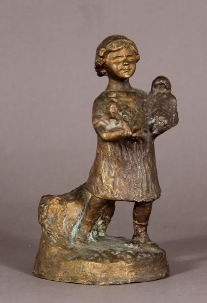 null *Ecole moderne

Jeune enfant

Sculpture en bronze doré, signée MADVIG Paris...