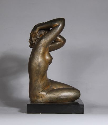 null T. RIOH

Femme nue agenouillée

Sculpture en bronze à patine à patine dorée...