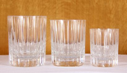 null BACCARAT

service de verre en cristal taillé comprenant douze verres à eau (H...