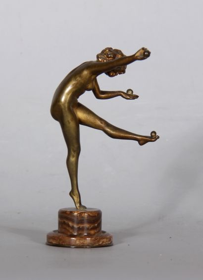 null Claire COLINET (1880-1950)

	La Jongleuse aux trois boules.

	Épreuve en bronze...