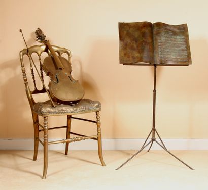Michel LEVY (1949-)

Alto sur une chaise...