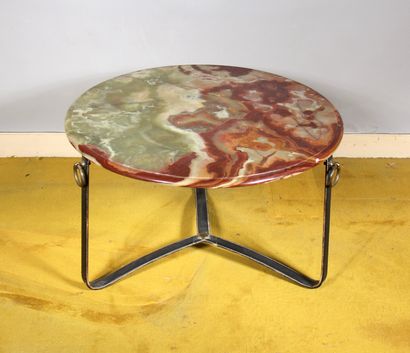 null ADNET (d’après un modèle de)

	Table basse à plateau circulaire en marbre rouge...