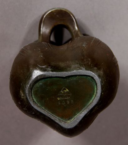 null *Just ANDERSEN (1884-1943)

Pichet en forme d'oenochoé en bronze à patine brune...