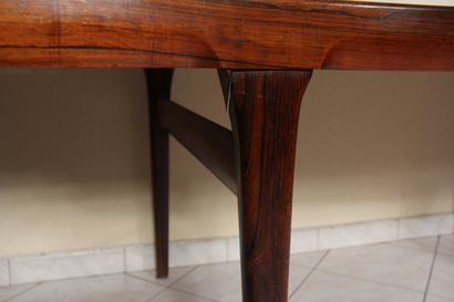 null Ib KOFOD LARSEN (1921-2003)

Rio rosewood dining table, work of the 1960s

H...