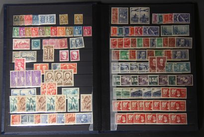 null 8 albums : Stock de timbres de France SM par multiple dont série complète, feuilles...