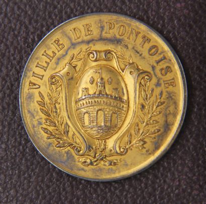 null Lot de médailles dans leurs boites dont :

- Ville de Pontoise 1850 en vermeil...