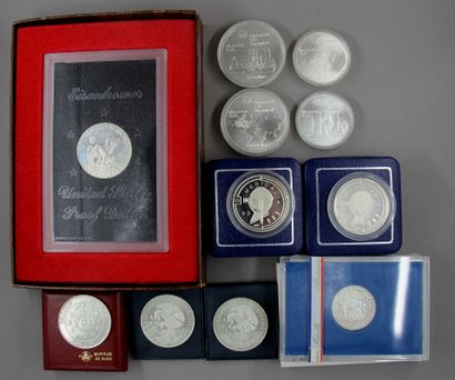 null Lot de pièces en argent :

- Quatre pièces commémoratives JO Montréal 73 de...