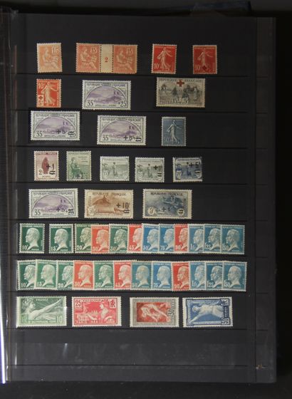 null 8 albums : Stock de timbres de France SM par multiple dont série complète, feuilles...