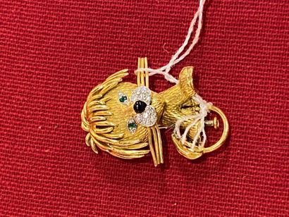 null 
Lion brooch in chased 18k yellow and white gold, the truffle decorated with...