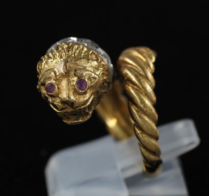 null 
Twisted ring ended by a lion's head in 18k yellow and white gold, necklace...