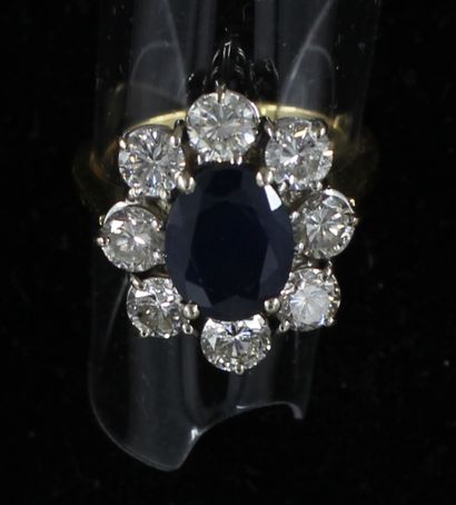 null 
Flower ring in 18k yellow gold set with an oval sapphire in the centre and...