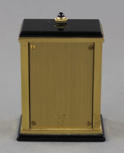 null CARTIER

PENDULETTE - REVEIL de chevet, miniature, modèle « Temple », en métal...