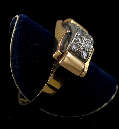 null Ring in 18k yellow gold with white stone paving on 2 rows, weight : 4,6 g.