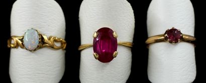 null Six rings in 18 k yellow gold with coloured stones, pds rough: 3, 4-1, 5-3,...