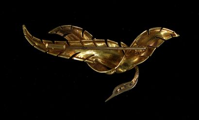 null Leaf brooch in 18k yellow gold and white stones, Moroccan work, weight: 14.8...