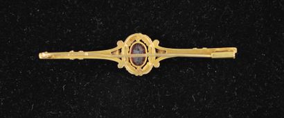 null *18k yellow gold brooch set with an oval pink stone in the center, weight :...