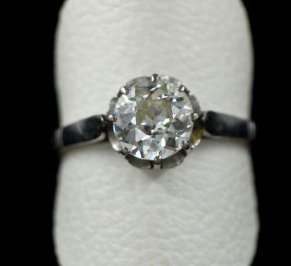 null Solitaire ring in 18k white gold set with an antique cut diamond of approx.1.5...