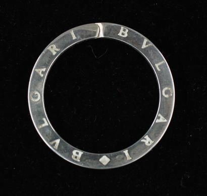 null BULGARI

Silver ring 800°/°° engraved BULGARI and Tropy 1996, weight: 9,9 g...