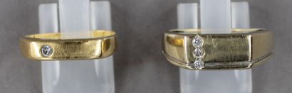 null Two square wedding rings decorated with brilliants, gross weight: 6.4 (TDD:...
