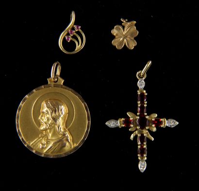 null Four 18k yellow gold pendants: cross set with coloured stones (weight raw: 3.9...