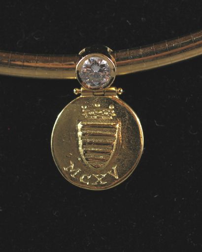 null *Flat mesh necklace with pendant with coat of arms and white stone 18k yellow...