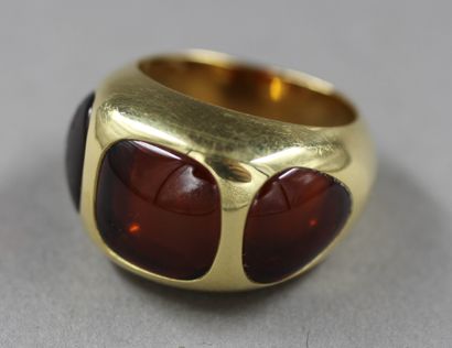 null POMELLATO

18k yellow gold rush ring with three suiffed citrines

SDR: 57, Gross...