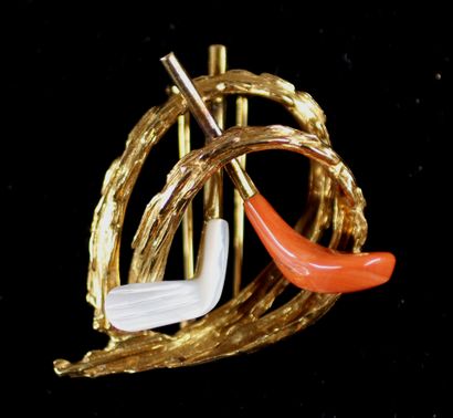 null CHAUMET

18k yellow gold brooch set with mother-of-pearl and coral with two...