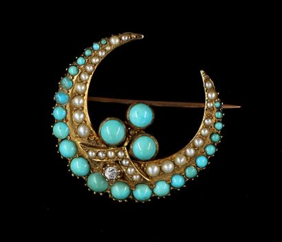 null Crescent brooch in 18k yellow gold, turquoise and pearls, weight raw: 8.1 g...