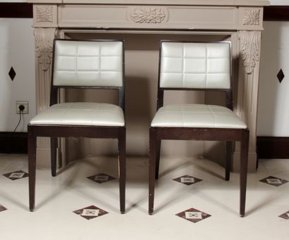 null Twelve stained wood chairs upholstered in silver skai

H : 80 W : 48 D : 50...