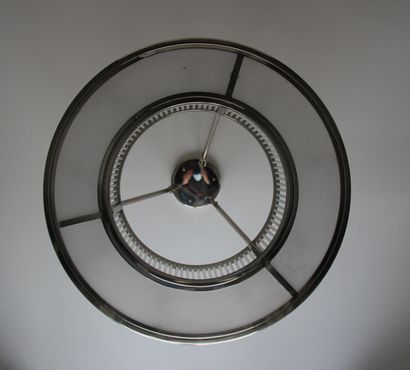 null Circular suspension in chromed metal, glass sticks

H : 75 D : 70 cm.