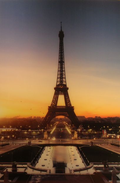 ATELIER CONTEMPORAIN ed. 
Sunset on the Eiffel...