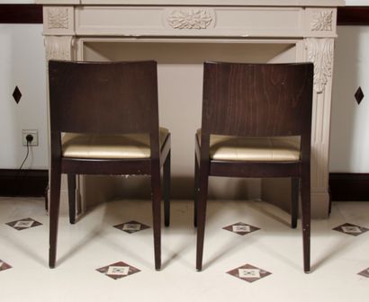 null Six stained wood chairs upholstered in gold skai

H : 80 W : 48 D : 50 cm. (used,...