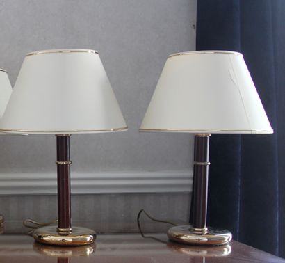 null Pair of wooden lamp bases, circular gilt metal base

H : 65 cm.