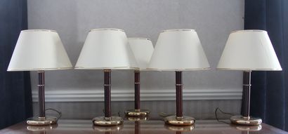 null Five wooden lamp bases, circular gilt metal base

H: 43 cm (slight wear, bends...
