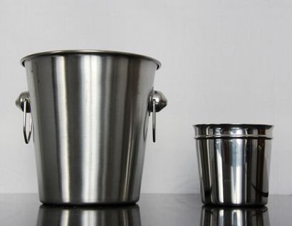 null Two bottle buckets and four metal ice buckets