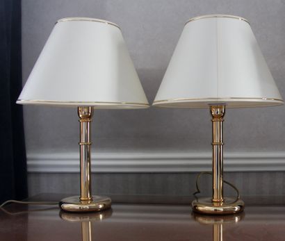 null Pair of gilded metal lamp bases

H : 52 cm.