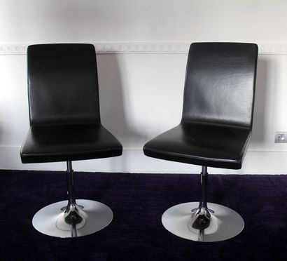 null Four swivel chairs with variable height in black grained leatherette, chrome-plated...