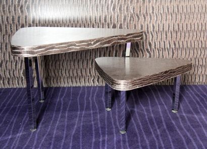 null Two triangular coffee tables in laminate with trompe l'oeil decoration of wood...