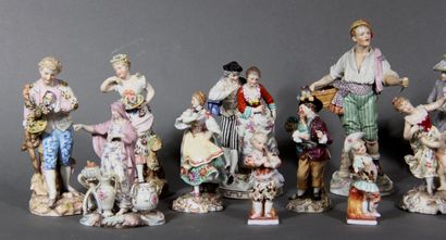 null Modern school.

Shepherds, shepherdesses and others.

Seventeen groups in polychrome...