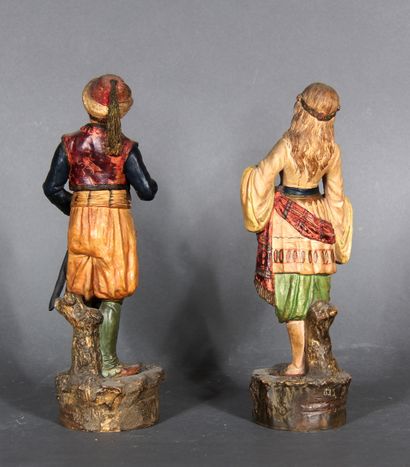 null Modern school.

Couple of Turks.

Pair of polychrome ceramic groups. 

H : 32...