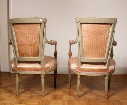 null Pair of grey lacquered and gilded wood cabriolet armchairs with trapezoidal...