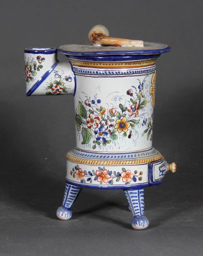 null Covered pot, tripod in earthenware with polychrome decoration of flowers, pipe-shaped...