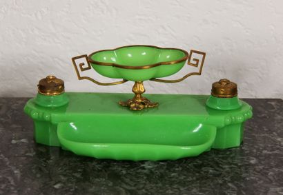 null Green opaline glass inkwell, gilded metal frame and stoppers

H : 13 W : 29...